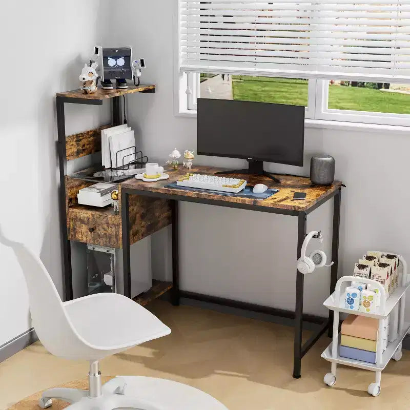 Bureau d'ordinateur de style rustique avec étagères de rangement, tiroir et placard