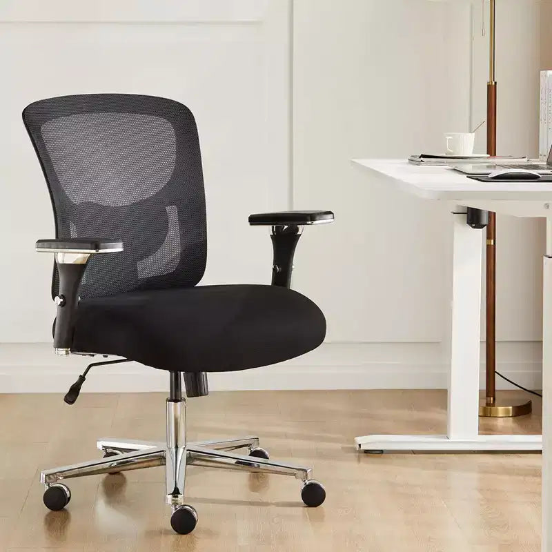Chaise de bureau ergonomique pivotante en maille moderne avec accoudoirs et support lombaire réglables