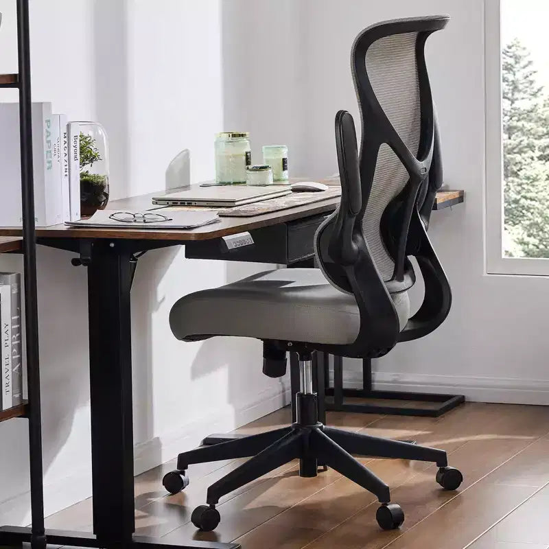 Chaise de bureau ergonomique pivotante en maille moderne avec accoudoirs et support lombaire réglables