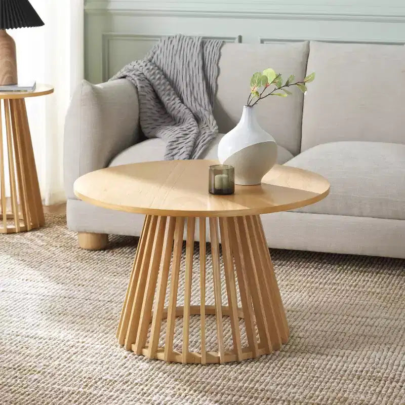 Table basse ronde, structure en noyer avec plateau en marbre blanc, style moderne du milieu du siècle