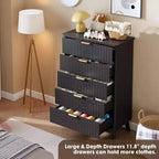 Commode cannelée pour chambre à coucher avec 5 tiroirs profonds, commode haute de 120 cm, design à profil incurvé, commode moderne en bois pour salon et couloir